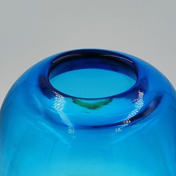 1970s Luxury Handcrafted Green and Blue Vase in Murano Glass. Made in Italy - Picture 8 of 10